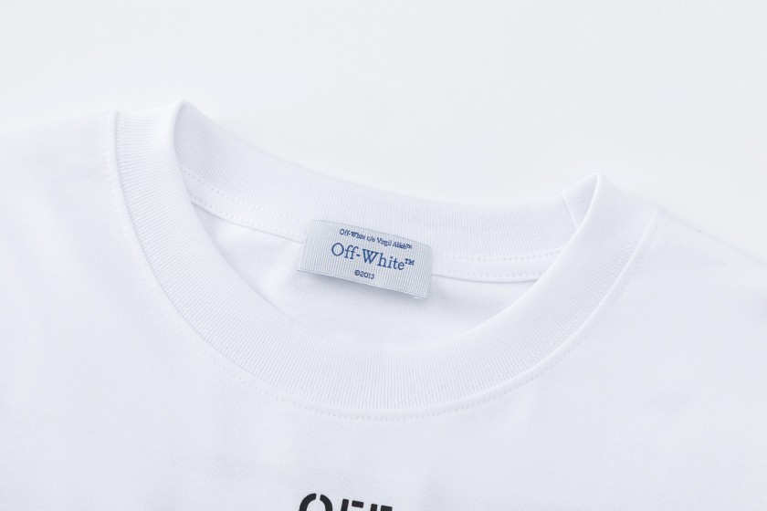 オフホワイトスーパーコピー半袖Tシャツ メンズ ロゴ入り ストリートファッション