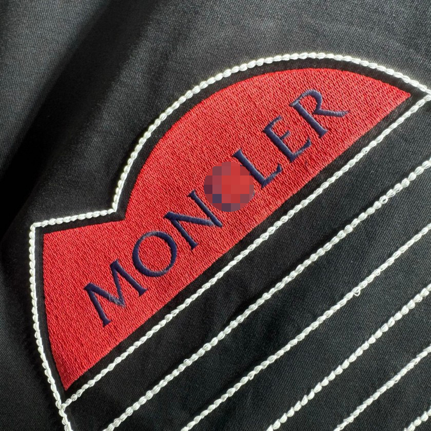 モンクレール旬のスタイル グラフィック半袖Tシャツ
