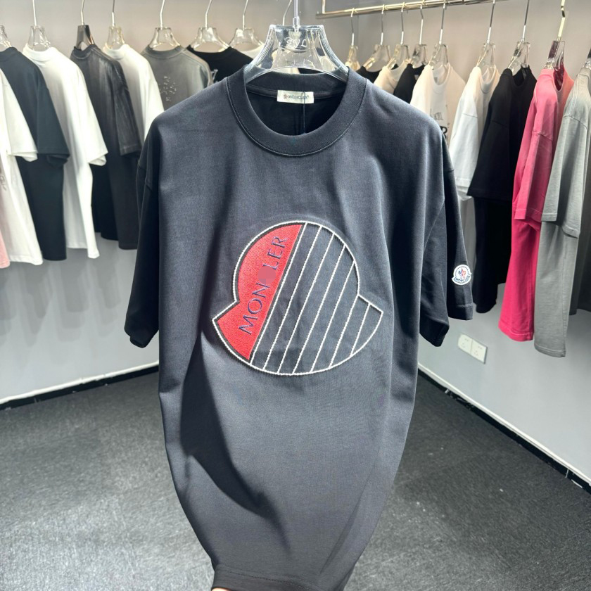 モンクレール旬のスタイル グラフィック半袖Tシャツ