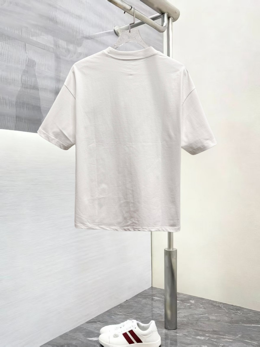 ルイヴィトン夏の定番 ロゴプリント半袖Tシャツ