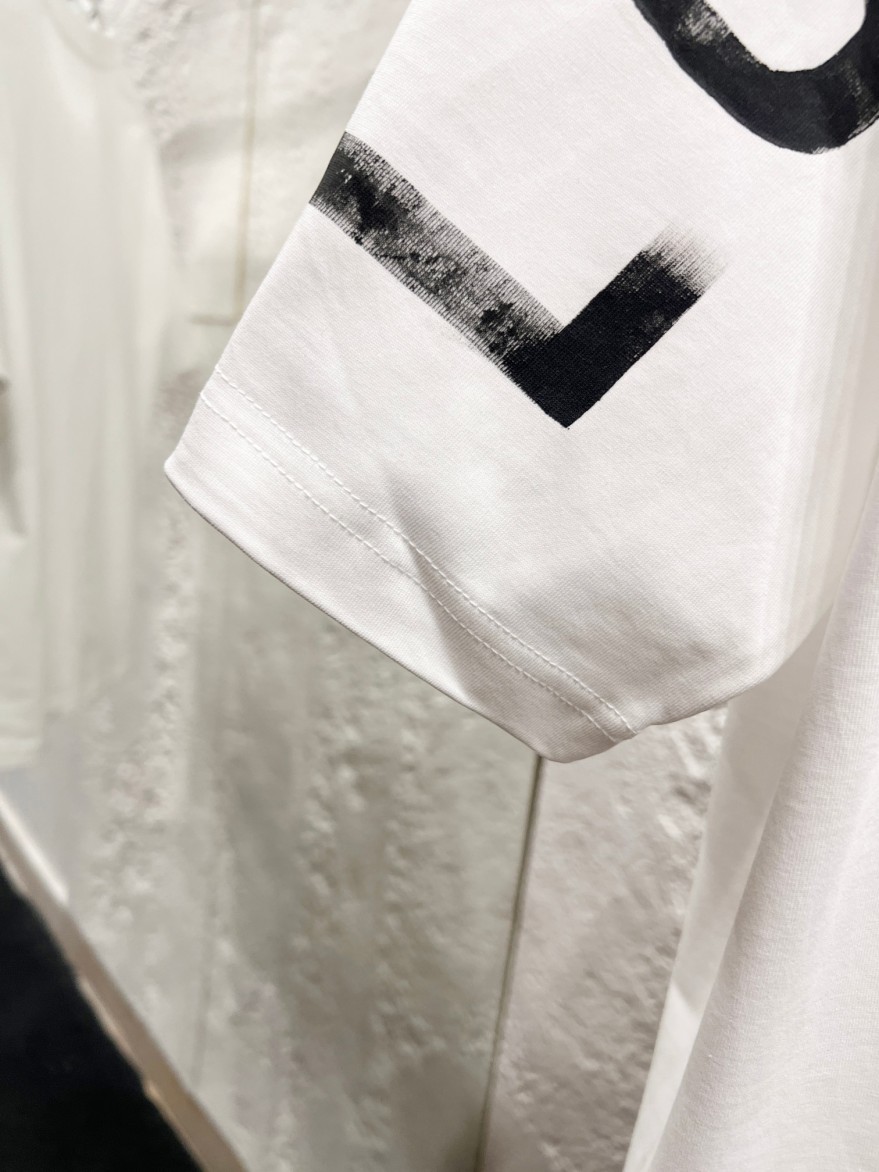 ルイヴィトン夏の定番 ロゴプリント半袖Tシャツ