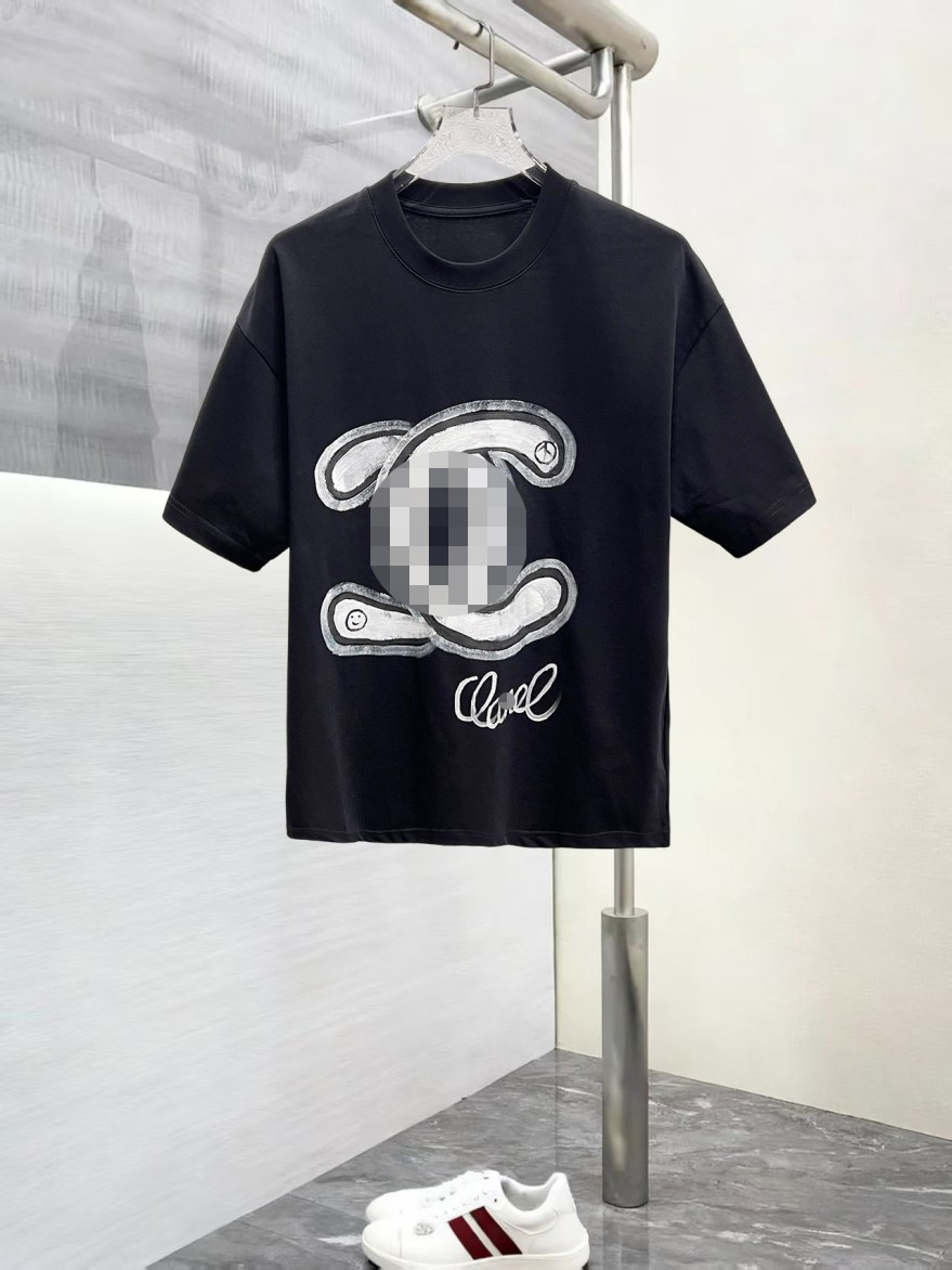 シャネル夏を彩るグラフィックロゴ半袖Tシャツ