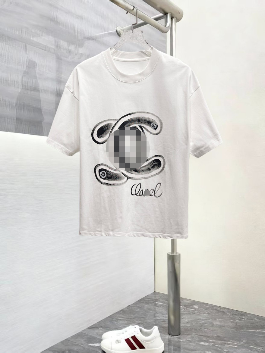 シャネル夏を彩るグラフィックロゴ半袖Tシャツ