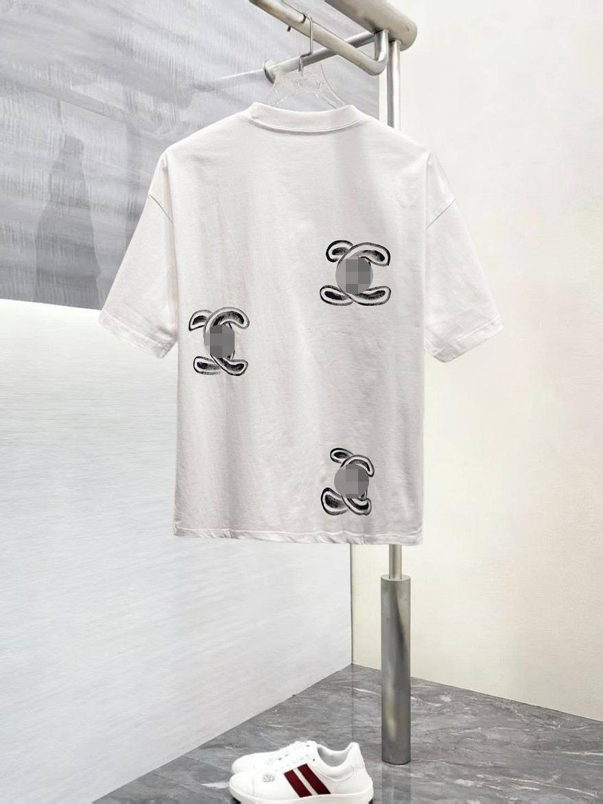 シャネル夏を彩るグラフィックロゴ半袖Tシャツ