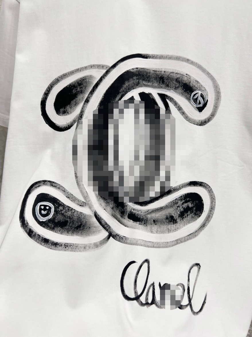 シャネル夏を彩るグラフィックロゴ半袖Tシャツ