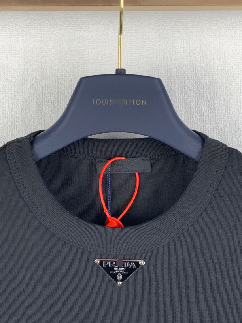 プラダタミニマル ロゴ デザイン半袖Tシャツ