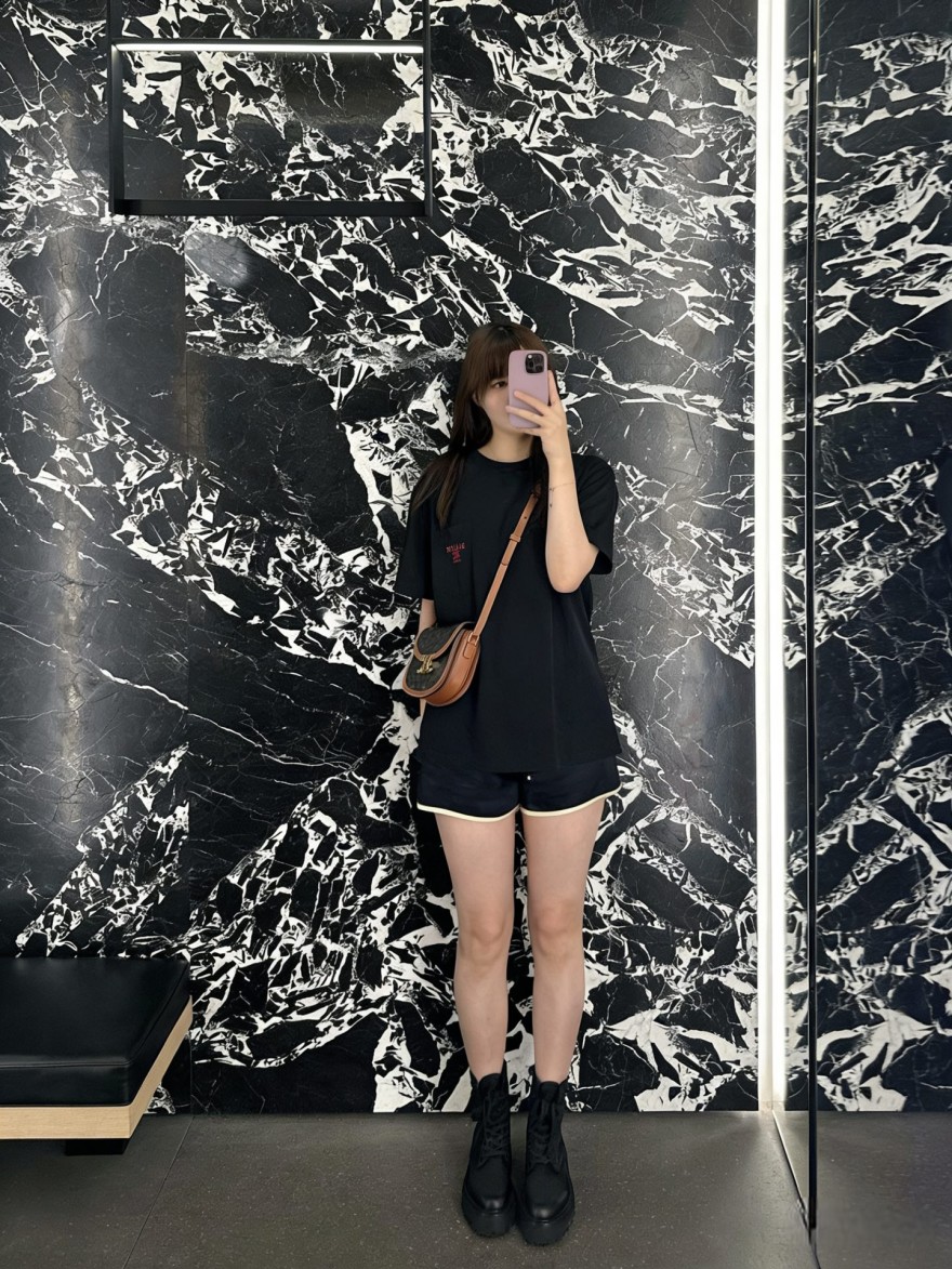 セリーヌ着回し力抜群のデイリー半袖Tシャツ