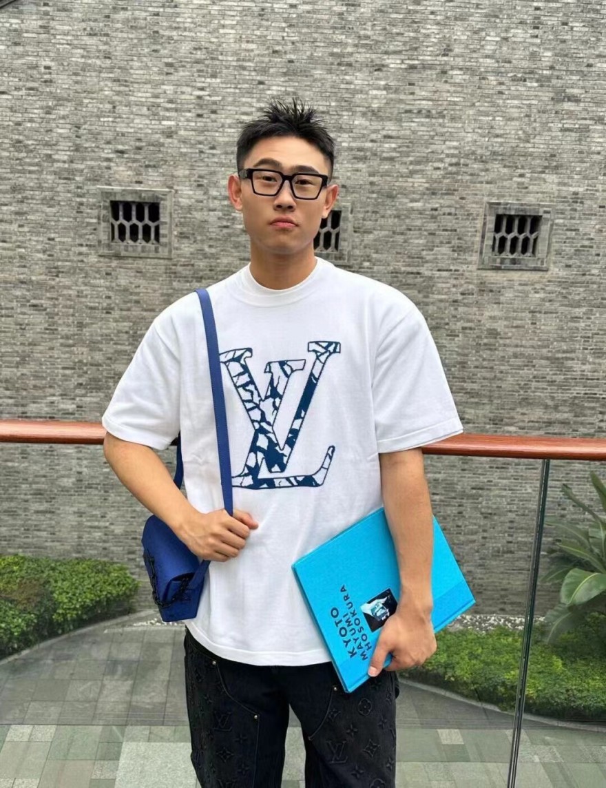 ルイヴィトン 一枚でおしゃれ完成 人気半袖Tシャツ 半袖Tシャツ