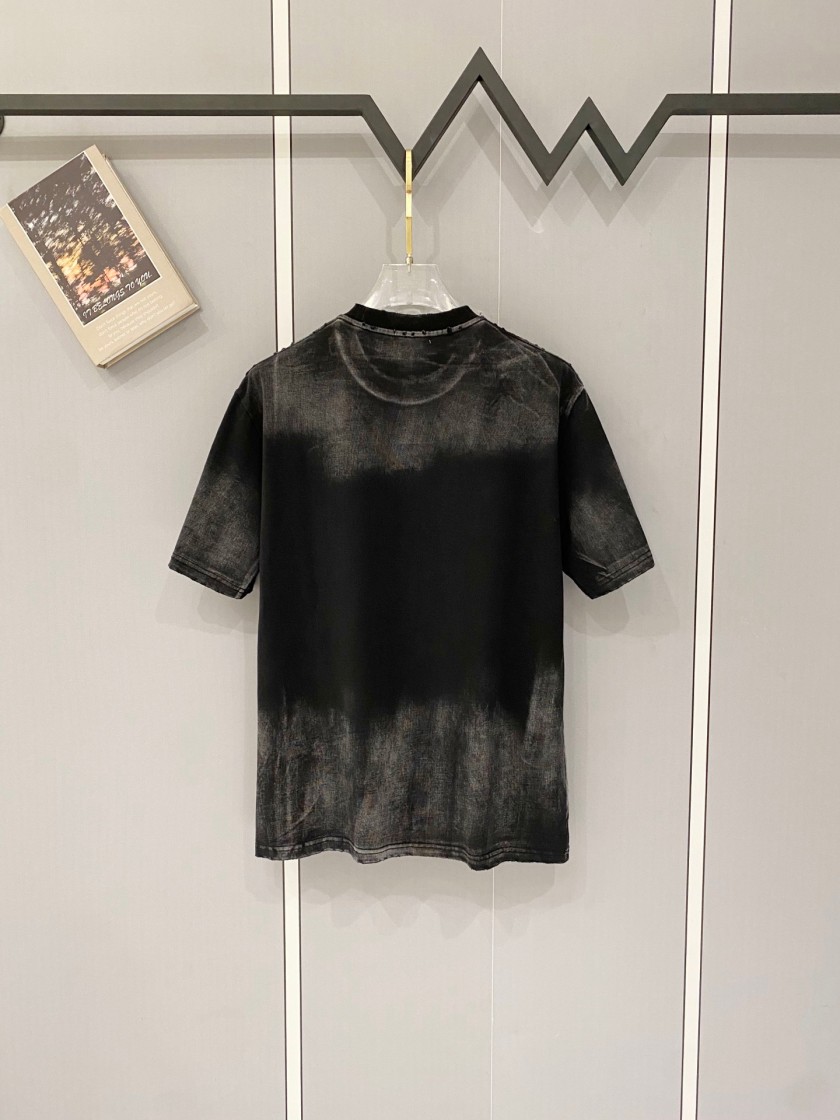 ディオール デニムと相性抜群の半袖Tシャツ