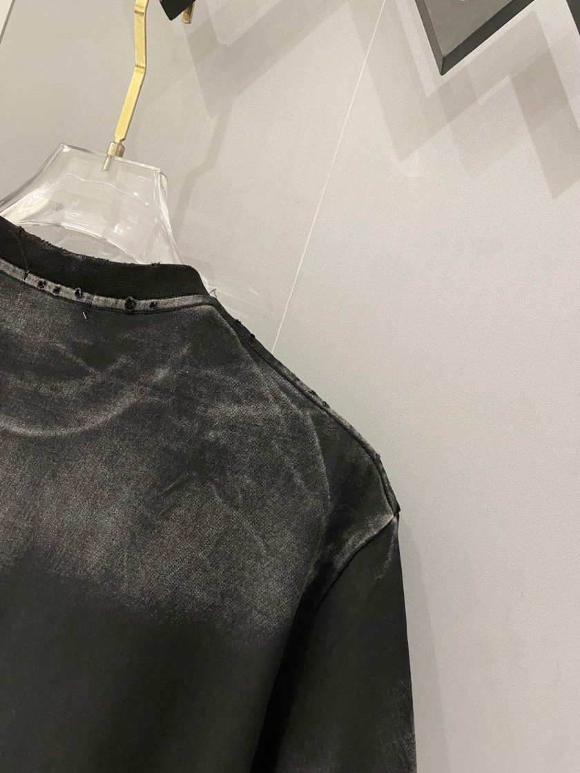 ディオール デニムと相性抜群の半袖Tシャツ