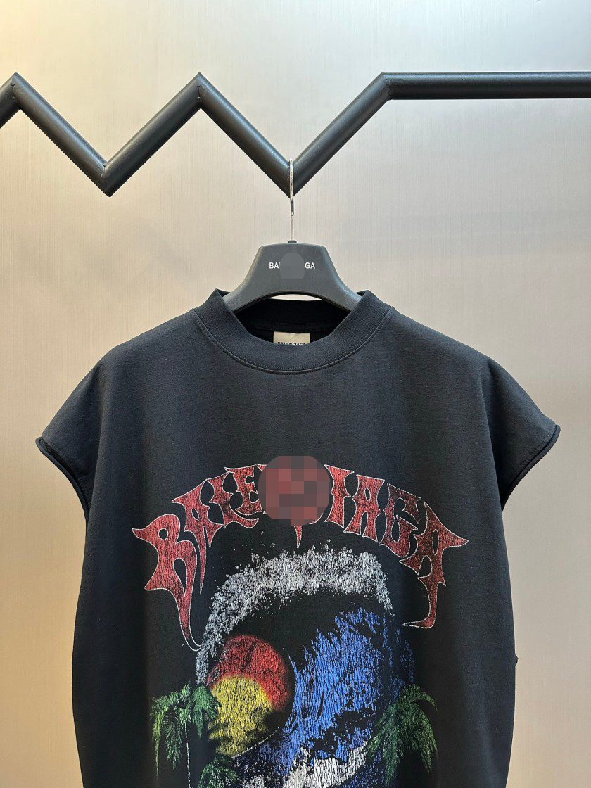 バレンシアガ 今買うべきトレンド半袖Tシャツ特集