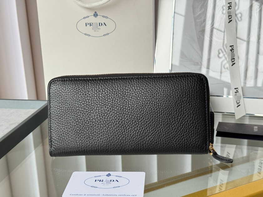 プラダ ファスナ付き  長財布
