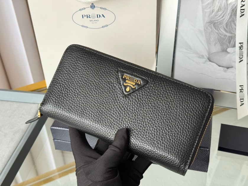 プラダ ファスナ付き  長財布