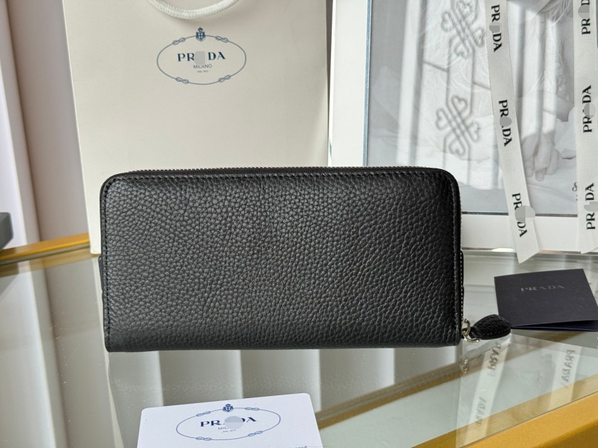 プラダ ファスナ付き  長財布
