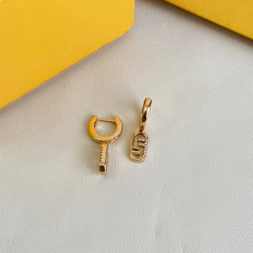フェンディイヤリング アクセサリー