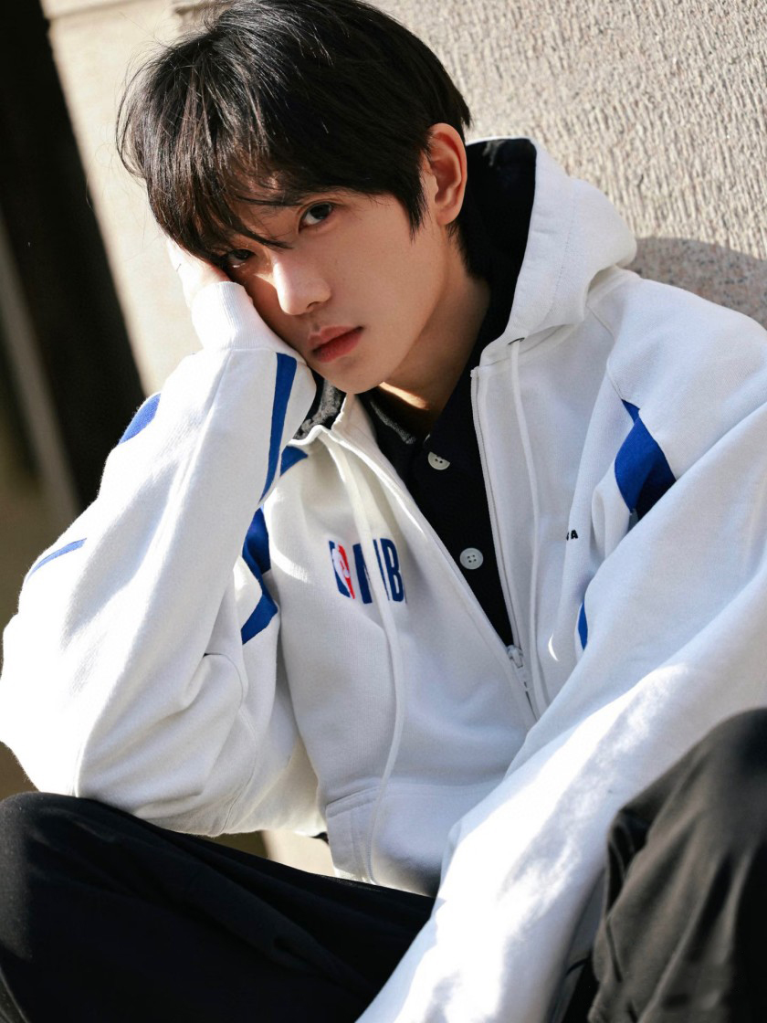 バレンシアガコピー×NBAパーカー フードジャケット