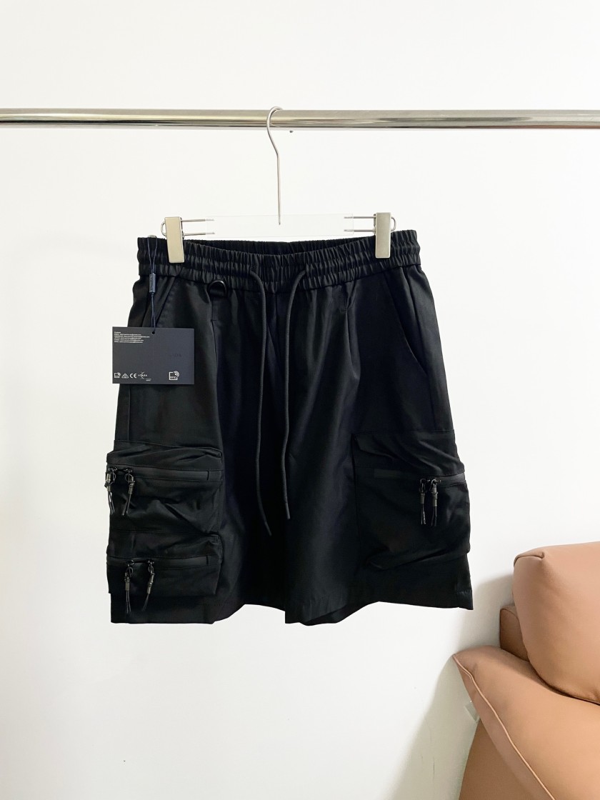 プラダロゴ スウェットパンツ ストリートスタイル