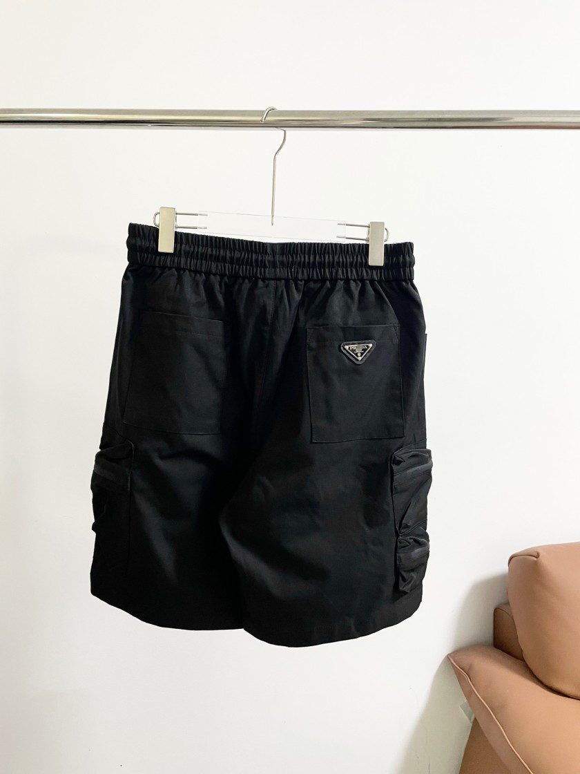 プラダロゴ スウェットパンツ ストリートスタイル