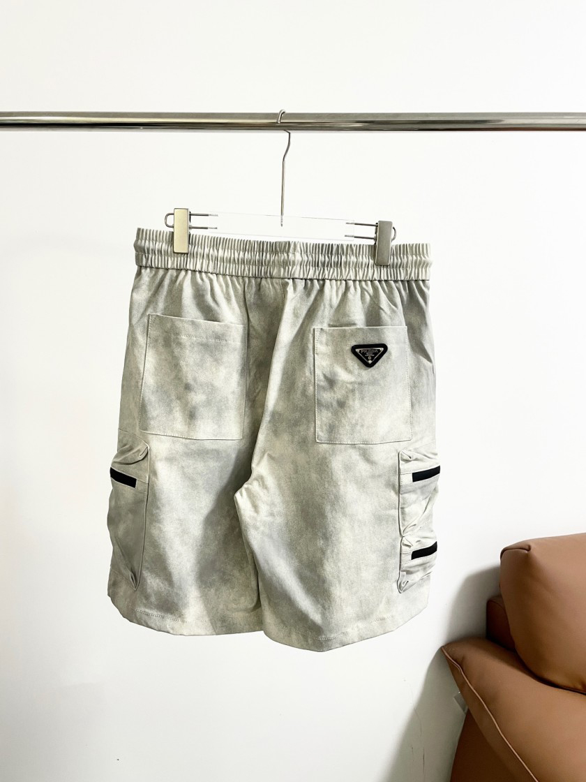 プラダロゴ スウェットパンツ ストリートスタイル
