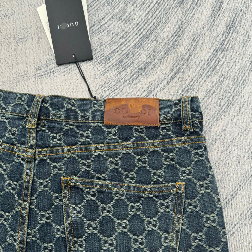 グッチデニムパンツ